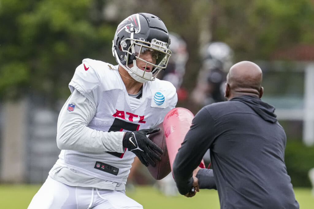 Atlanta Falcons Rookie Drake London Exits Preseason Opener With Knee Injury