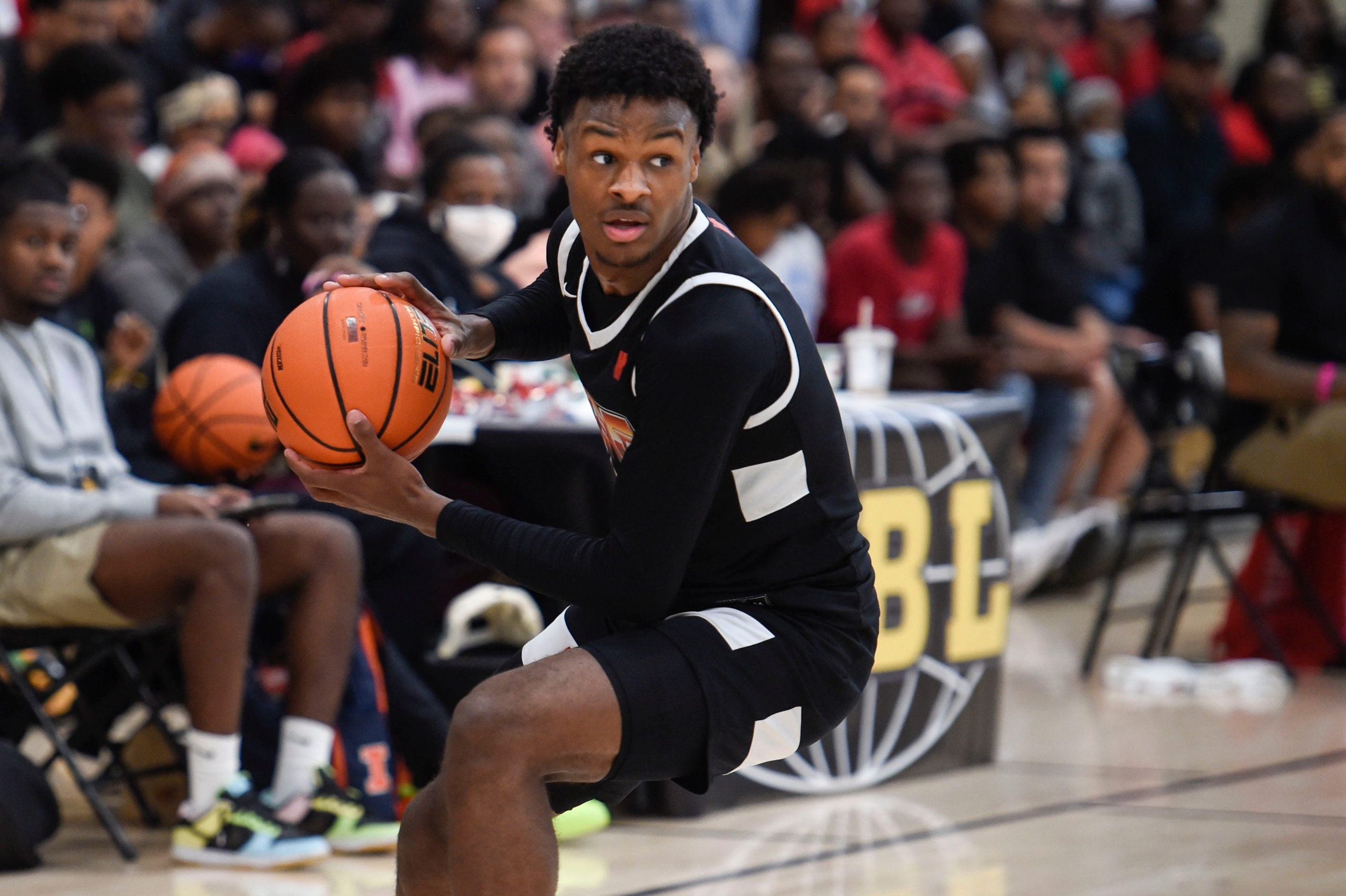 Bronny James favored to land with the Oregon Ducks in 2023