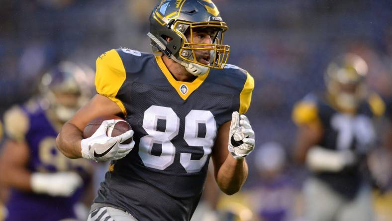 Feb 17, 2019; San Diego, CA, USA; San Diego Fleet tight end Gavin Escobar (89) runs with the ball during the first half against the Atlanta Legends at SDCCU Stadium. Mandatory Credit: Orlando Ramirez-USA TODAY Sports