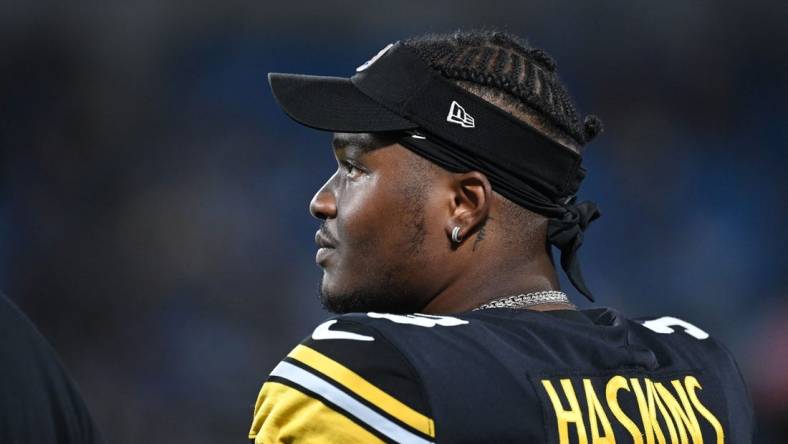 Aug 27, 2021; Charlotte, North Carolina, USA;  Pittsburgh Steelers quarterback Dwayne Haskins (3) on the sidelines in the third quarter at Bank of America Stadium. Mandatory Credit: Bob Donnan-USA TODAY Sports