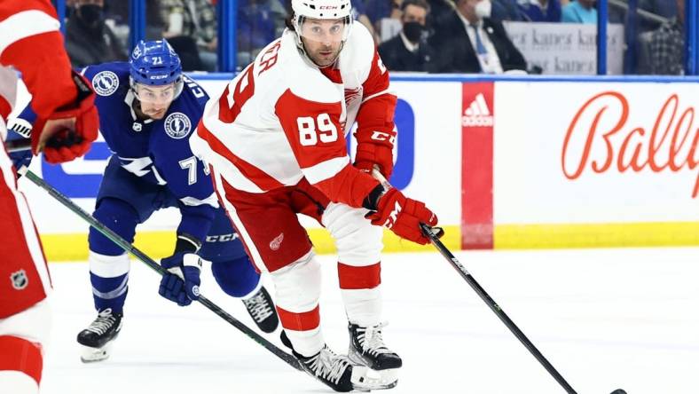 Mar 4, 2022; Tampa, Florida, USA; Detroit Red Wings center Sam Gagner (89) skates with the puck as Tampa Bay Lightning center Anthony Cirelli (71) defends during the second period at Amalie Arena. Mandatory Credit: Kim Klement-USA TODAY Sports