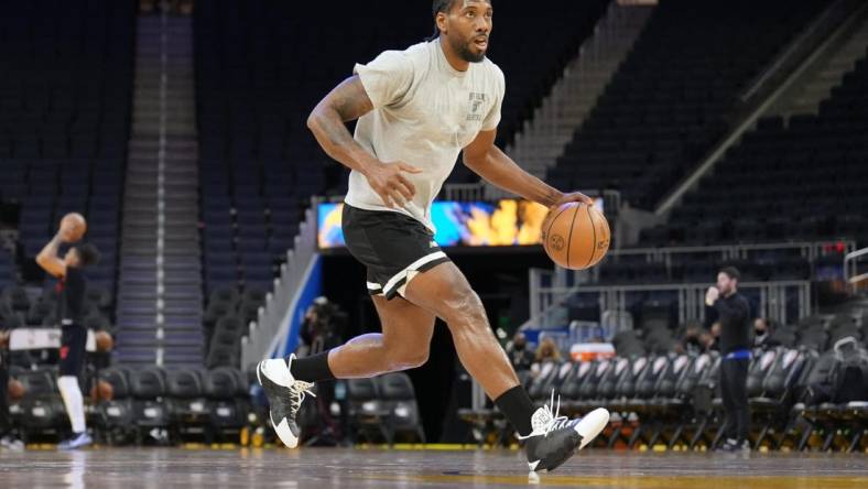 Mar 8, 2022; San Francisco, California, USA; LA Clippers forward Kawhi Leonard (2) warms up before the game against the Golden State Warriors at Chase Center. Mandatory Credit: Darren Yamashita-USA TODAY Sports