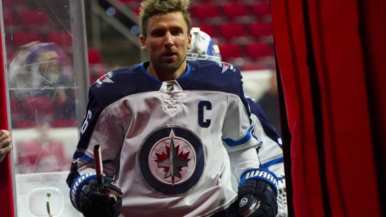 Apr 21, 2022; Raleigh, North Carolina, USA;  Winnipeg Jets right wing Blake Wheeler (26)  comes off the ice against the Carolina Hurricanes before the game at PNC Arena. Mandatory Credit: James Guillory-USA TODAY Sports