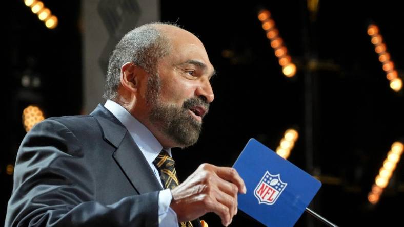 Apr 28, 2022; Las Vegas, NV, USA; Hall of Famer Franco Harris speaks during the first round of the 2022 NFL Draft at the NFL Draft Theater. Mandatory Credit: Kirby Lee-USA TODAY Sports