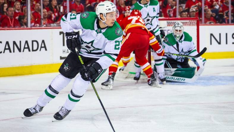 May 11, 2022; Calgary, Alberta, CAN; Dallas Stars left wing Jason Robertson (21) controls the puck against the Calgary Flames during the second period in game five of the first round of the 2022 Stanley Cup Playoffs at Scotiabank Saddledome. Mandatory Credit: Sergei Belski-USA TODAY Sports