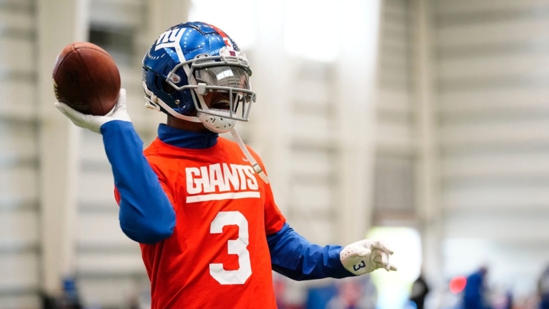New York Giants wide receiver Sterling Shepard (3) jokes around during organized team activities (OTAs) at the training center in East Rutherford on Thursday, May 19, 2022.Nfl Ny Giants Practice