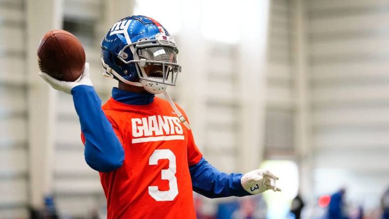 New York Giants wide receiver Sterling Shepard (3) jokes around during organized team activities (OTAs) at the training center in East Rutherford on Thursday, May 19, 2022.

Nfl Ny Giants Practice