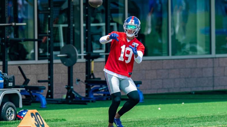 Jun 7, 2022; East Rutherford, New Jersey, USA;  New York Giants wide receiver Kenny Golladay (19) participates in a drill during minicamp at MetLife Stadium. Mandatory Credit: John Jones-USA TODAY Sports