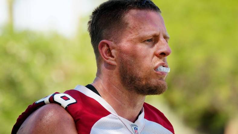 June 15, 2022; Tempe, Arizona; USA; Cardinals defensive lineman JJ Watt (99) during camp at the Tempe Training facility.

Nfl Cardinals Mandatory Camp At Arizona Cardinals