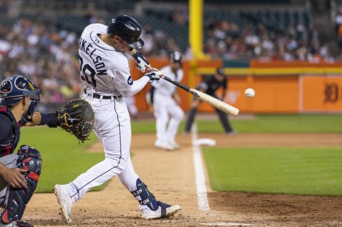 Spencer Torkelson, Tigers use big 7th inning to sweep Royals