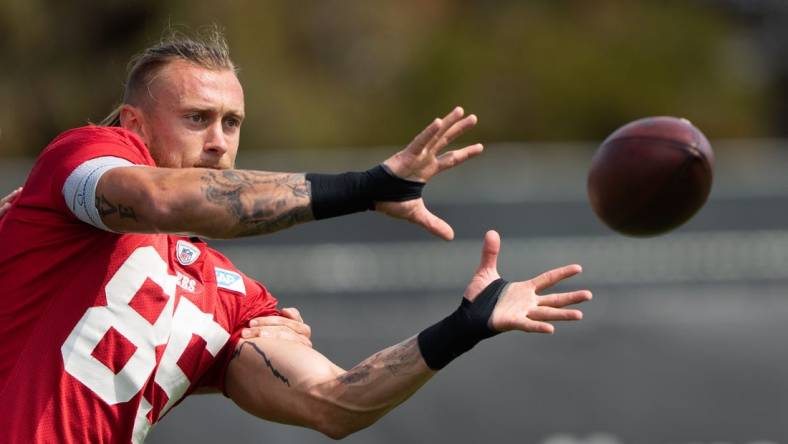 Jul 29, 2022; Santa Clara, CA, USA;  San Francisco 49ers tight end George Kittle (85) makes a catch during training camp at the SAP Performance Facility near Levi Stadium. Mandatory Credit: Stan Szeto-USA TODAY Sports