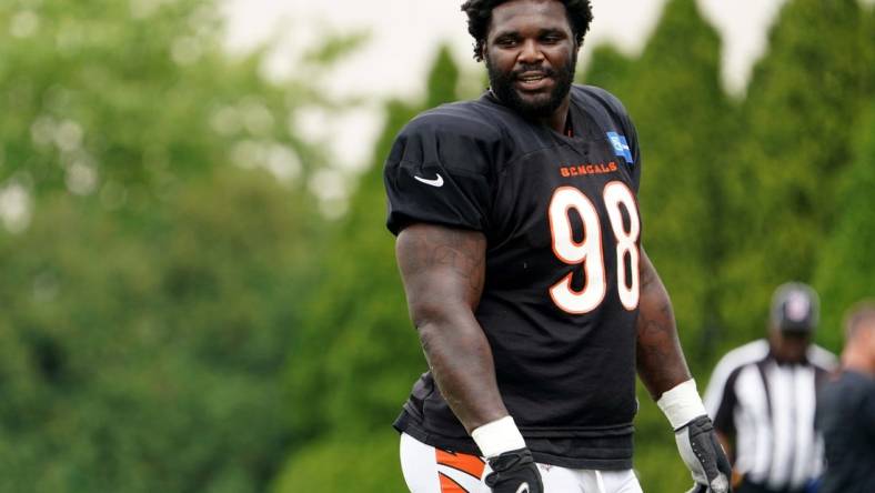 Aug 4, 2022; Cincinnati, OH, USA; Cincinnati Bengals nose tackle D.J. Reader (98) walks with teammates during Cincinnati Bengals training camp practice, Thursday, Aug. 4, 2022, at the Paul Brown Stadium practice fields in Cincinnati.  Mandatory Credit: Kareem Elgazzar-USA TODAY Sports