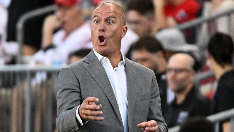 Aug 13, 2022; Toronto, Ontario, CAN;  Portland Timbers head coach Giovanni Savarese speaks to his players in the first half against Toronot FC at BMO Field. Mandatory Credit: Dan Hamilton-USA TODAY Sports
