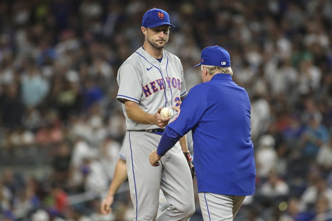 Aug 22, 2022; Bronx, New York, USA;  New York Mets starting pitcher Max Scherzer (21) is taken out in the seventh inning by manager Buck Showalter (11) against the New York Yankees at Yankee Stadium. Mandatory Credit: Wendell Cruz-USA TODAY Sports