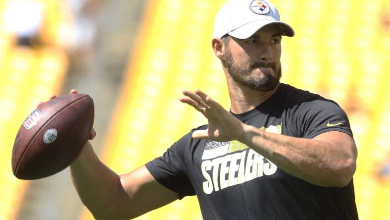 Aug 28, 2022; Pittsburgh, Pennsylvania, USA;  Pittsburgh Steelers quarterback Mitch Trubisky (10) warms up before the game against the Detroit Lions at Acrisure Stadium. Mandatory Credit: Charles LeClaire-USA TODAY Sports