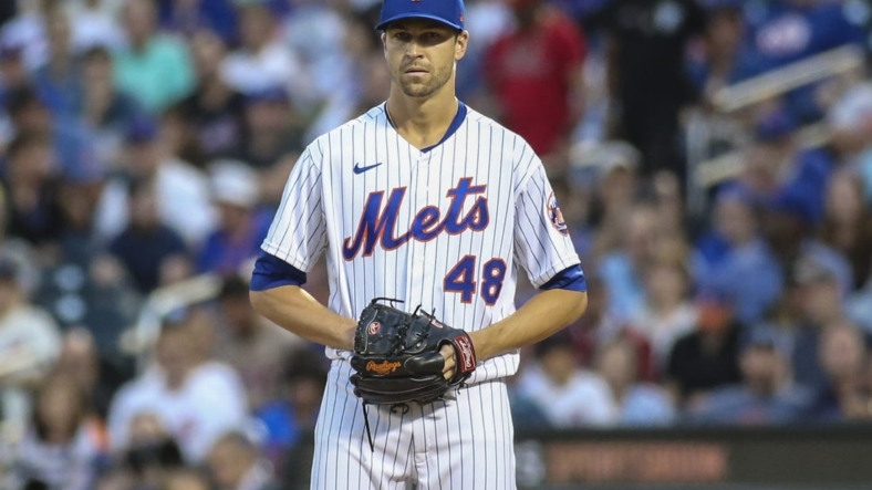 Aug 31, 2022; New York City, New York, USA; New York Mets starting pitcher Jacob deGrom (48) prepares to pitch in the first inning against the Los Angeles Dodgers at Citi Field. Mandatory Credit: Wendell Cruz-USA TODAY Sports