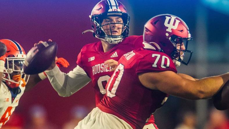 Indiana's Connor Bazelak (9) throws a pass during the Indiana versus Illinois football game at Memorial Stadium on Friday, Sept. 2, 2022.

Iu Il 1h Bazelak 3