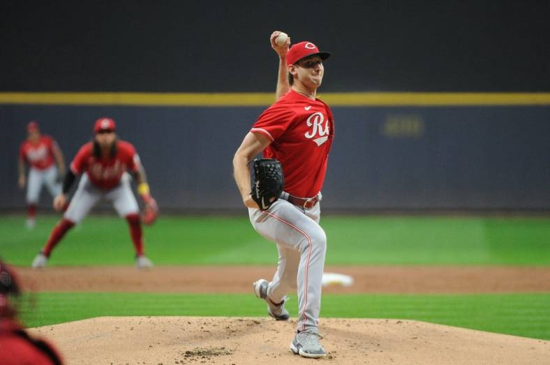 Sep 9, 2022; Milwaukee, Wisconsin, USA; Cincinnati Reds starting pitcher Nick Lodolo (40) delivers a pitch against the Milwaukee Brewers in the first inning at American Family Field. Mandatory Credit: Michael McLoone-USA TODAY Sports