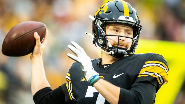 Iowa quarterback Spencer Petras (7) warms up during a NCAA football game against Iowa State, Saturday, Sept. 10, 2022, at Kinnick Stadium in Iowa City, Iowa.

220910 Isu Iowa Fb 063 Jpg