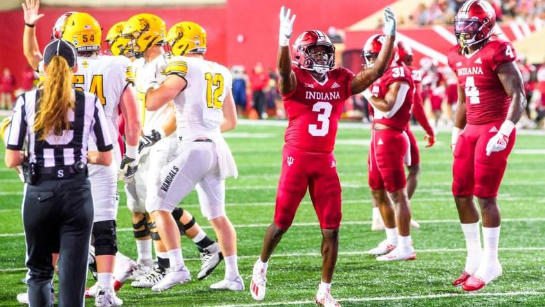 Indiana's Tiawan Mullen (3) celebrates a backfield tackle during the Indiana versus Idaho football game at Memorial Stadium on Saturday, Sept. 10, 2022.

Iu Ui Fb 1h Mullen 1