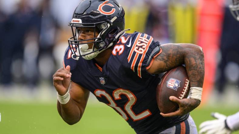 Sep 11, 2022; Chicago, Illinois, USA; Chicago Bears running back David Montgomery (32) runs the ball in the second quarter against the San Francisco 49ers at Soldier Field. Mandatory Credit: Daniel Bartel-USA TODAY Sports