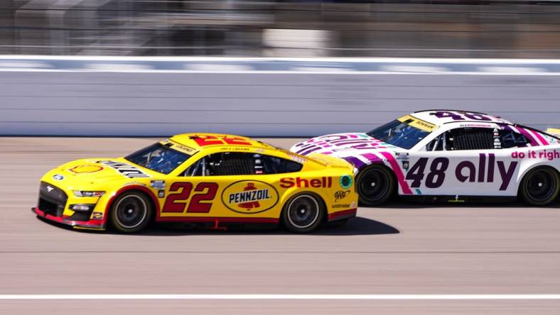 Sep 11, 2022; Kansas City, Kansas, USA; NASCAR Cup Series driver Joey Logano (22) leads driver Alex Bowman (48) during the Hollywood Casino 400 at Kansas Speedway. Mandatory Credit: Jay Biggerstaff-USA TODAY Sports