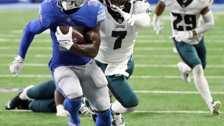 Lions running back D'Andre Swift runs by Eagles linebacker Haason Reddick during the second half of the Lions' 38-35 loss on Sunday, Sept.11, 2022, at Ford Field.Nfl Philadelphia Eagles At Detroit Lions