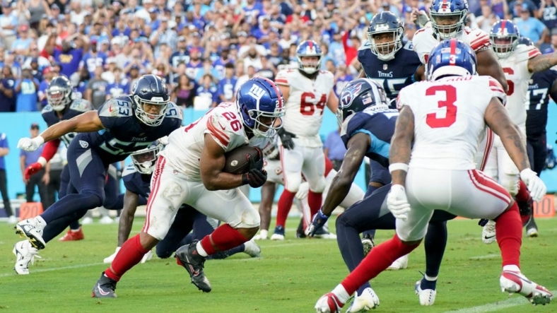 New York Giants running back Saquon Barkley (26) runs for a two-point conversion during the fourth quarter at Nissan Stadium Sunday, Sept. 11, 2022, in Nashville, Tenn.Nfl New York Giants At Tennessee Titans
