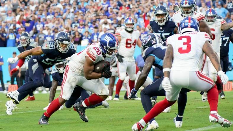 New York Giants running back Saquon Barkley (26) runs for a two-point conversion during the fourth quarter at Nissan Stadium Sunday, Sept. 11, 2022, in Nashville, Tenn.

Nfl New York Giants At Tennessee Titans