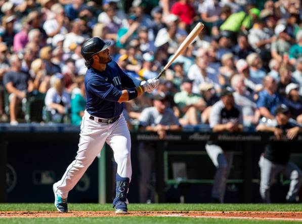 Mariners third baseman Eugenio Suárez placed on injured list with fractured  finger