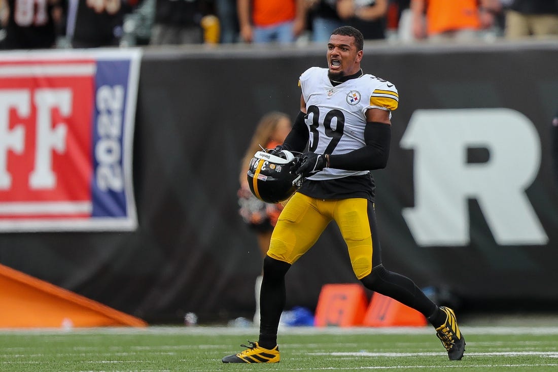 Sep 11, 2022; Cincinnati, Ohio, USA; Pittsburgh Steelers safety Minkah Fitzpatrick (39) reacts after blocking a field goal attempt by the Cincinnati Bengals in the second half at Paycor Stadium. Mandatory Credit: Katie Stratman-USA TODAY Sports