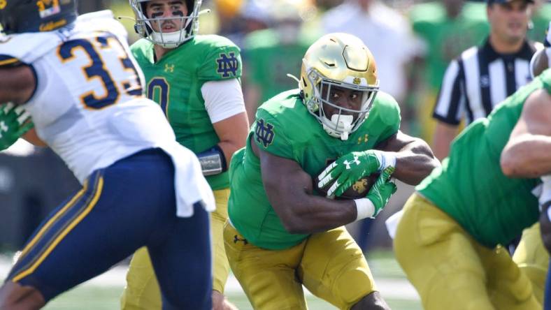 Sep 17, 2022; South Bend, Indiana, USA; Notre Dame Fighting Irish running back Audric Estime (7) runs the ball in the second quarter against the California Bears at Notre Dame Stadium. Mandatory Credit: Matt Cashore-USA TODAY Sports