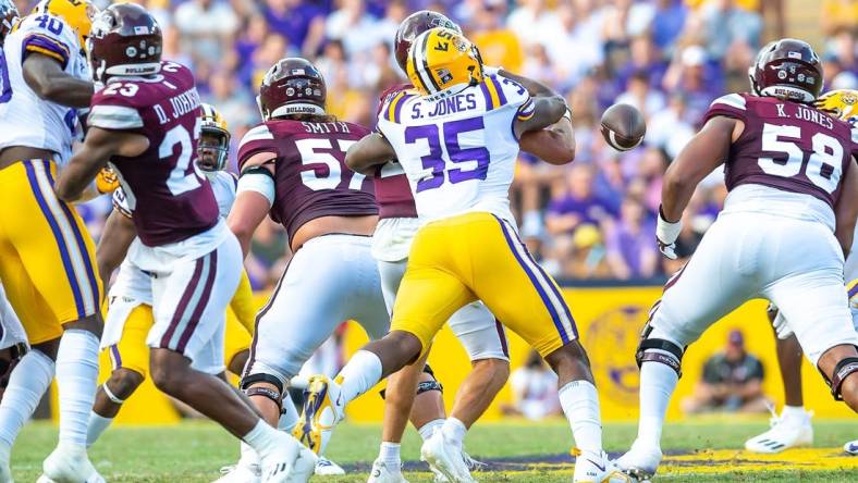 Sa'vion Jones sacks Quarterback Will Rogers and causes a fumble as the LSU Tigers take on the Mississippi State Bulldogs at Tiger Stadium in Baton Rouge, Louisiana, USA. Saturday, Sept. 17, 2022.

Lsu Vs Miss State Football 0727

Syndication The Daily Advertiser