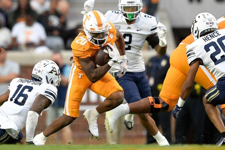 Tennessee running back Jaylen Wright (20) runs between Akron defenders during Tennessee  s football game against Akron in Neyland Stadium in Knoxville, Tenn., on Saturday, Sept. 17, 2022.

Kns Ut Akron Football