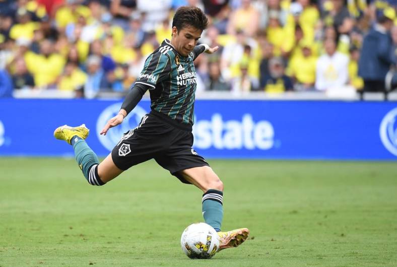 Sep 10, 2022; Nashville, Tennessee, USA; Los Angeles Galaxy midfielder Riqui Puig (6) attempts a shot during the first half against the Nashville SC at Geodis Park. Mandatory Credit: Christopher Hanewinckel-USA TODAY Sports