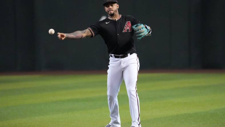 Sep 24, 2022; Phoenix, Arizona, USA; Arizona Diamondbacks second baseman Ketel Marte (4) throws to first base during the first inning against the San Francisco Giants at Chase Field. Mandatory Credit: Joe Camporeale-USA TODAY Sports