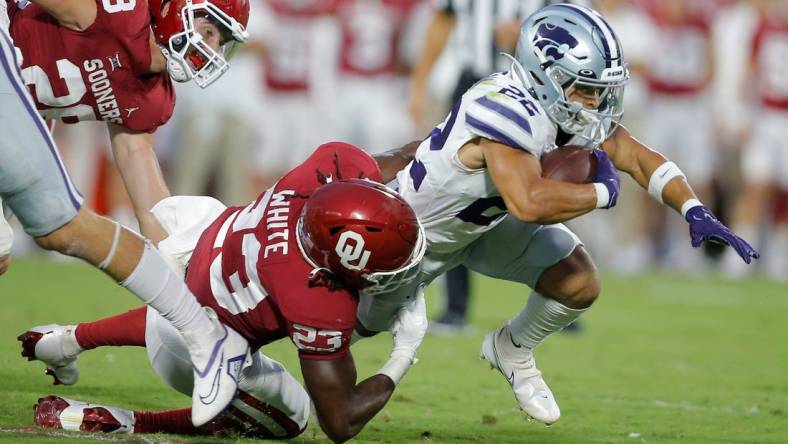 Oklahoma's DaShaun White (23) brings down Deuce Vaughn (22) during a college football game between the University of Oklahoma Sooners (OU) and the Kansas State Wildcats at Gaylord Family - Oklahoma Memorial Stadium in Norman, Okla., Saturday, Sept. 24, 2022.

Ou Vs Kansas State