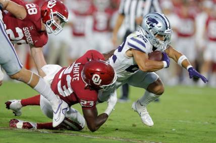 Oklahoma's DaShaun White (23) brings down Deuce Vaughn (22) during a college football game between the University of Oklahoma Sooners (OU) and the Kansas State Wildcats at Gaylord Family - Oklahoma Memorial Stadium in Norman, Okla., Saturday, Sept. 24, 2022.

Ou Vs Kansas State