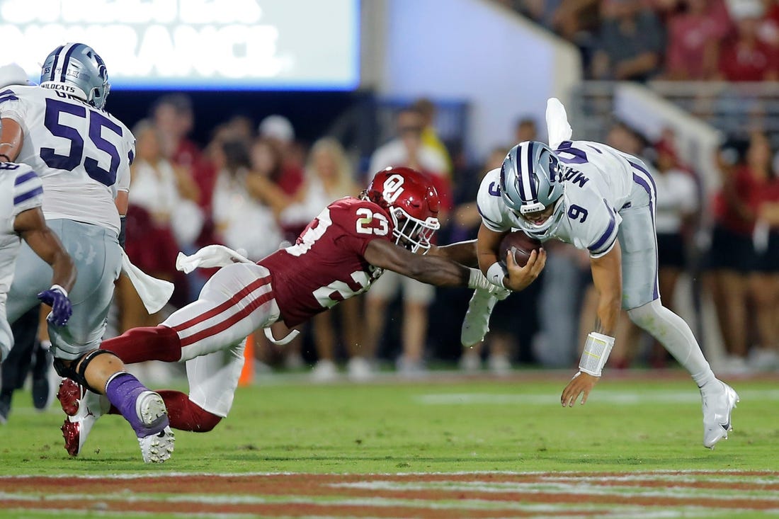 Oklahoma's DaShaun White (23) brings down Kansas State's Adrian Martinez (9) during a college football game between the University of Oklahoma Sooners (OU) and the Kansas State Wildcats at Gaylord Family - Oklahoma Memorial Stadium in Norman, Okla., Saturday, Sept. 24, 2022.

Ou Vs Kansas State