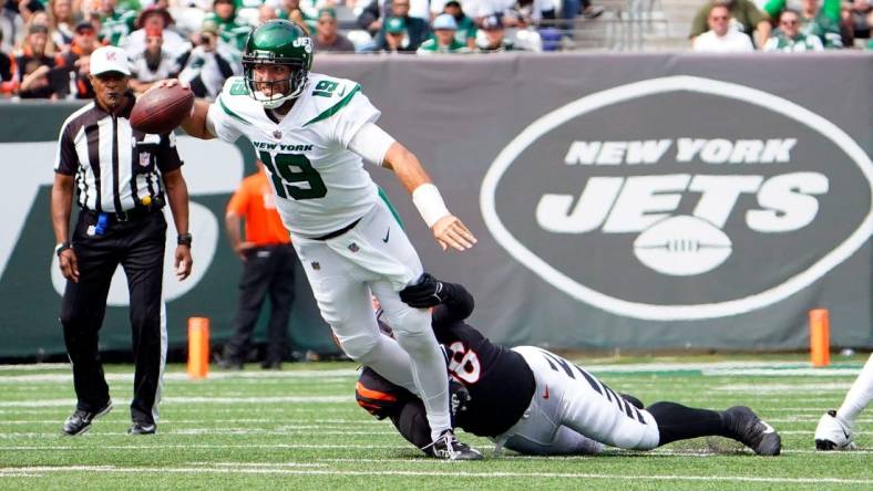 New York Jets quarterback Joe Flacco (19) is sacked by Cincinnati Bengals defensive end Cam Sample (96) in the first half at MetLife Stadium on Sunday, Sept. 25, 2022.

Nfl Jets Vs Cincinnati Bengals Bengals At Jets