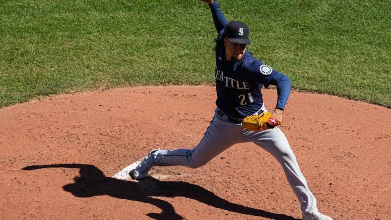 Sep 25, 2022; Kansas City, Missouri, USA; Seattle Mariners starting pitcher Luis Castillo (21) pitches against the Kansas City Royals during the third inning against the Kansas City Royals at Kauffman Stadium. Mandatory Credit: Jay Biggerstaff-USA TODAY Sports