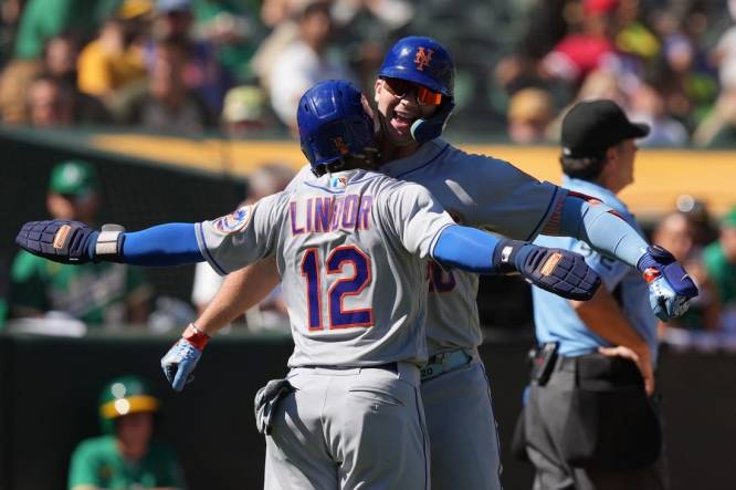 Francisco Lindor of the New York Mets celebrates with Pete Alonso