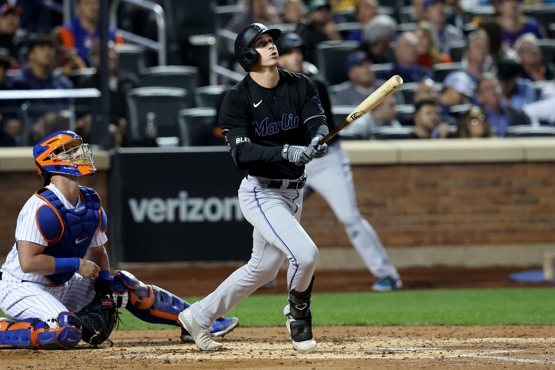 Marlins Take Early Lead, Hold On To Beat Mets