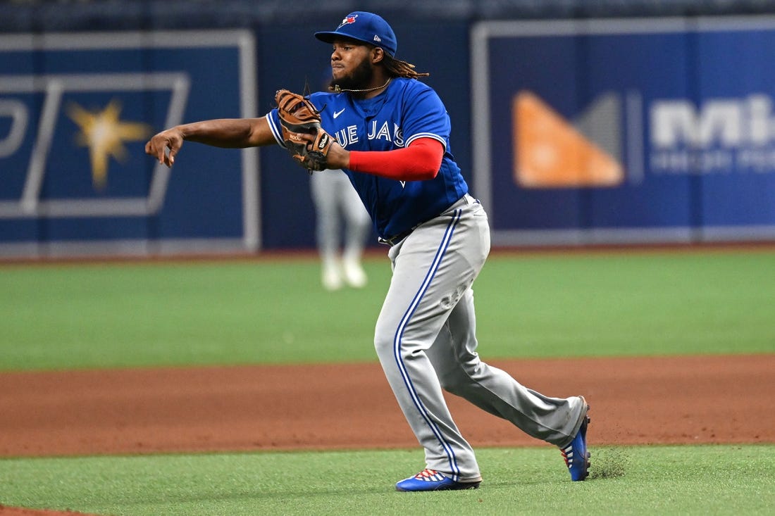 Aiming for top wild card, Blue Jays battle Red Sox