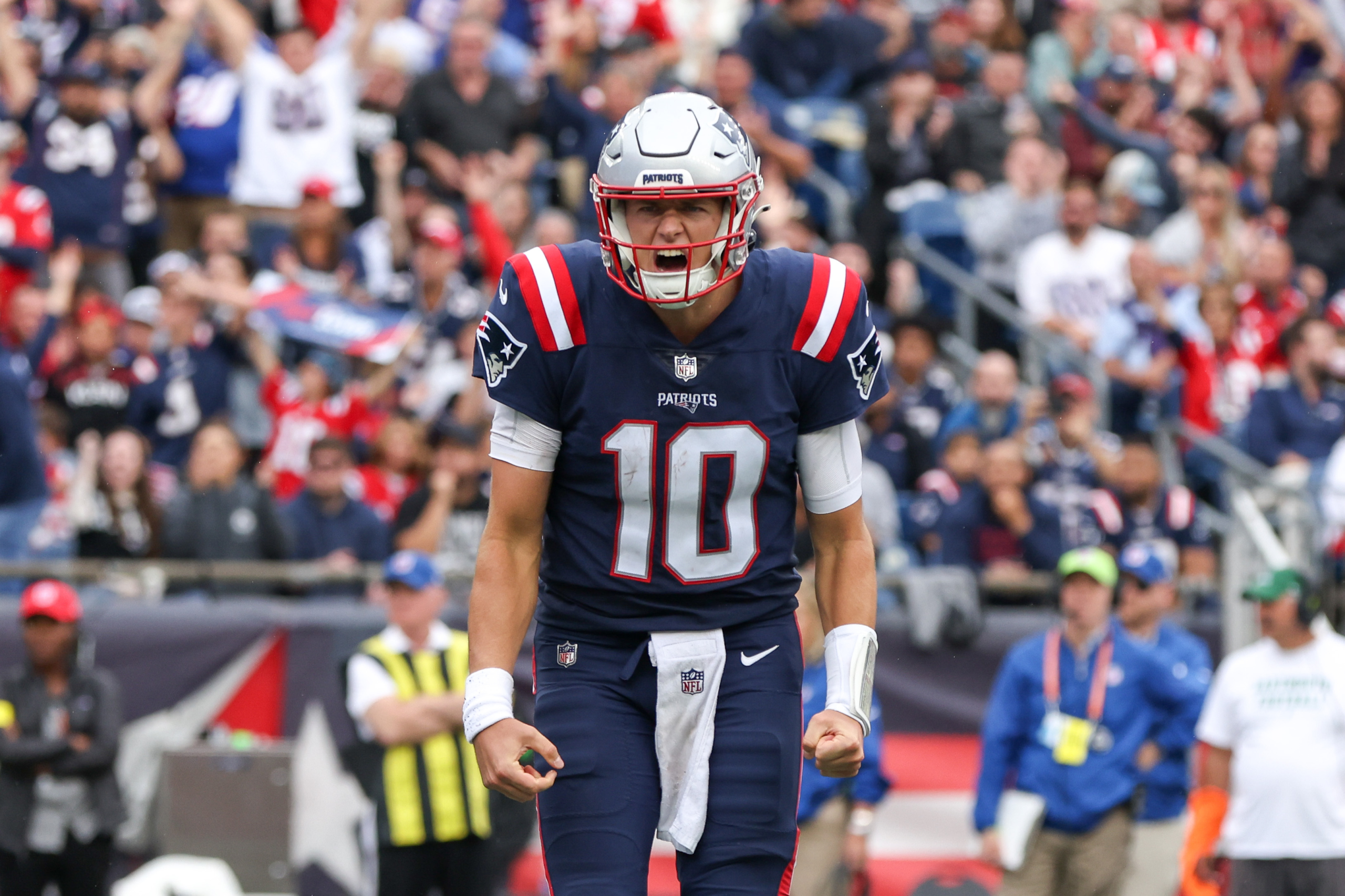 Patriots QB Mac Jones suffers injury in loss to Ravens