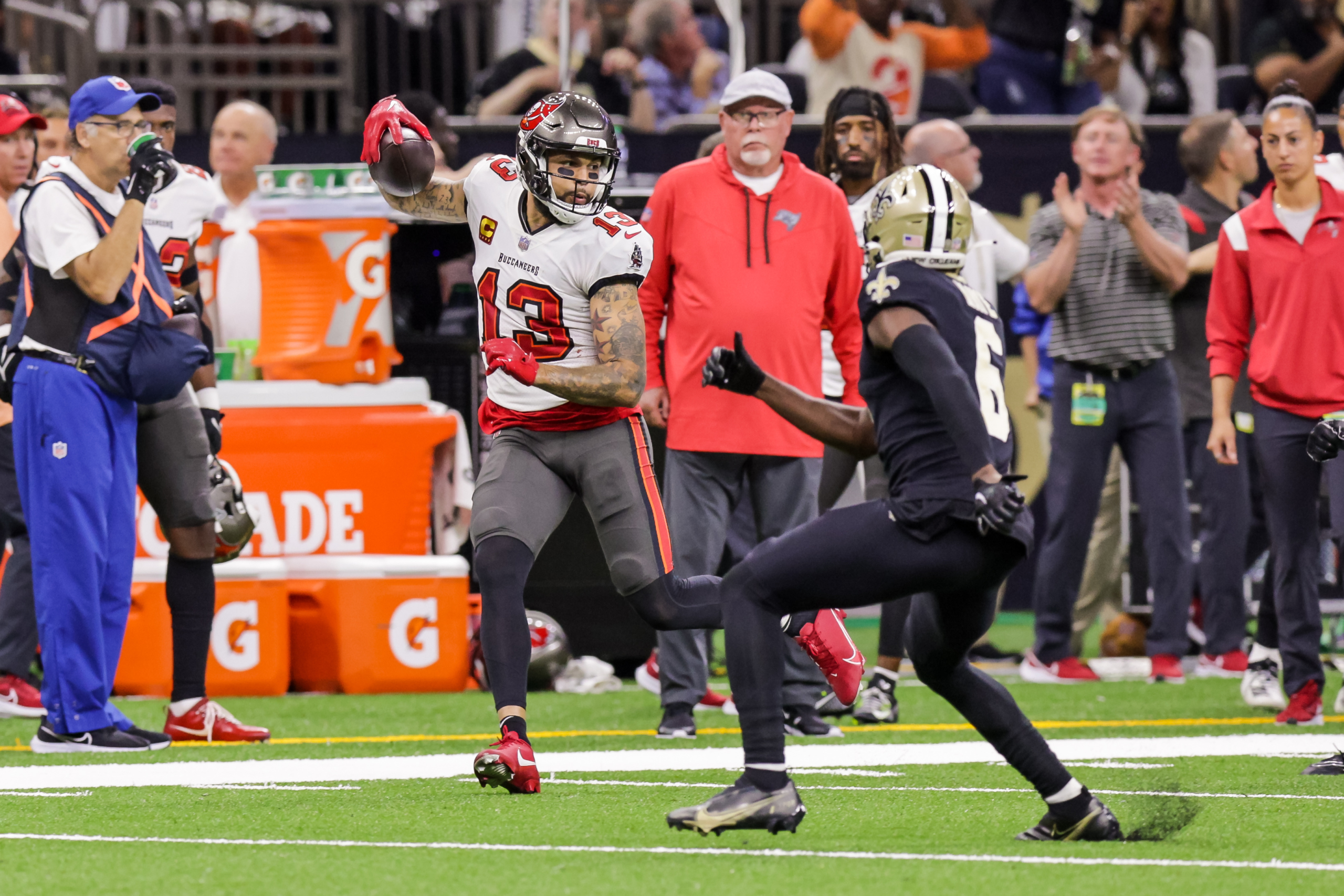 Saints-Bucs fight sees Jameis Winston poke Marshon Lattimore, Mike