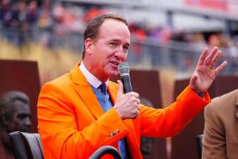 Peyton Manning’s reaction to the Denver Broncos’ bizarre late-game decision spoke for everyone