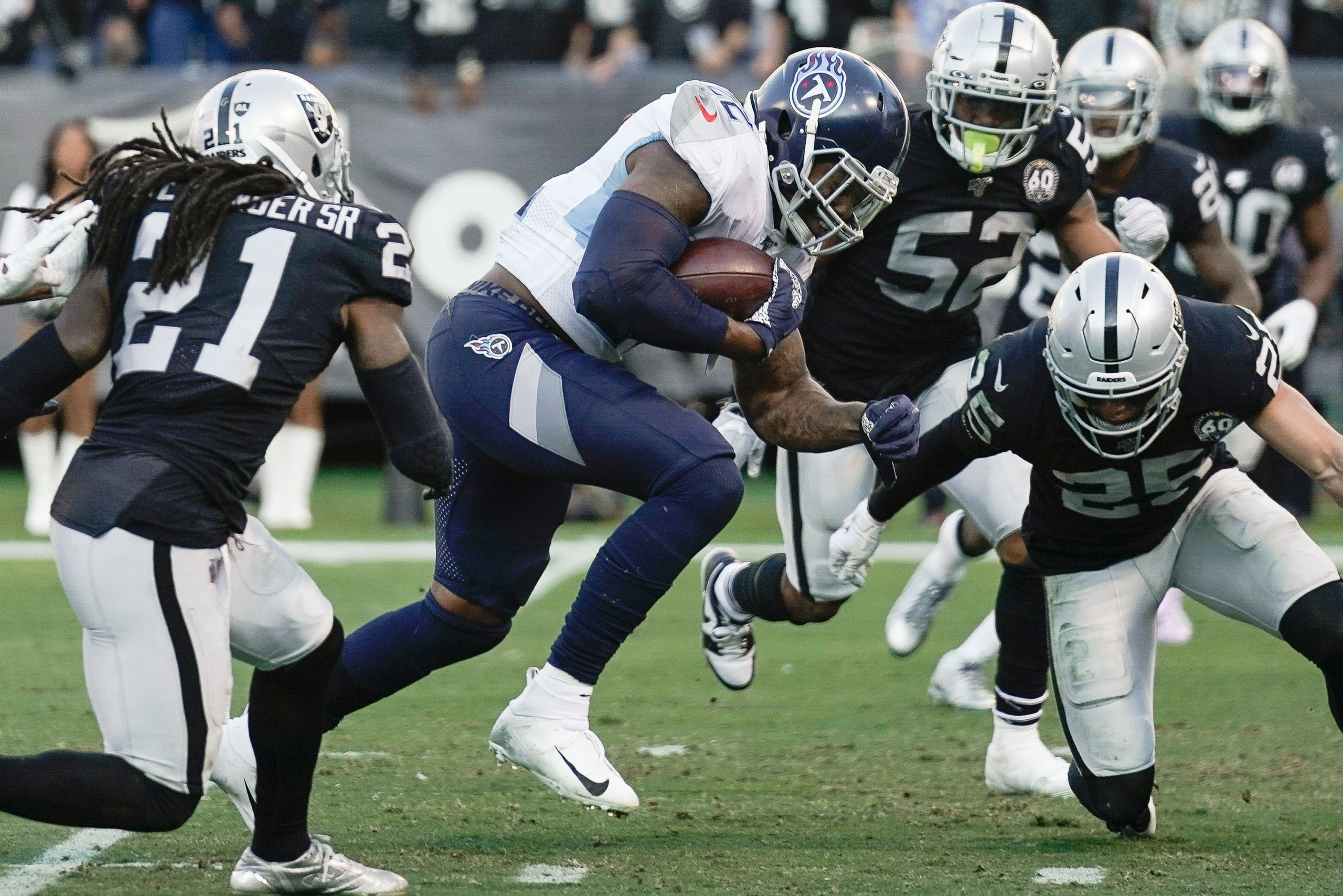 Layman: Titans gut out critical win vs. Raiders