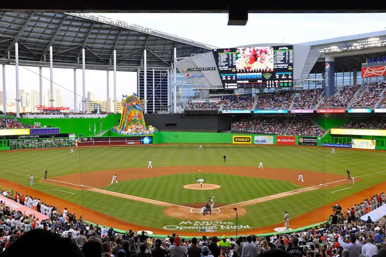 Baseball's huge new rolling roof in Miami 