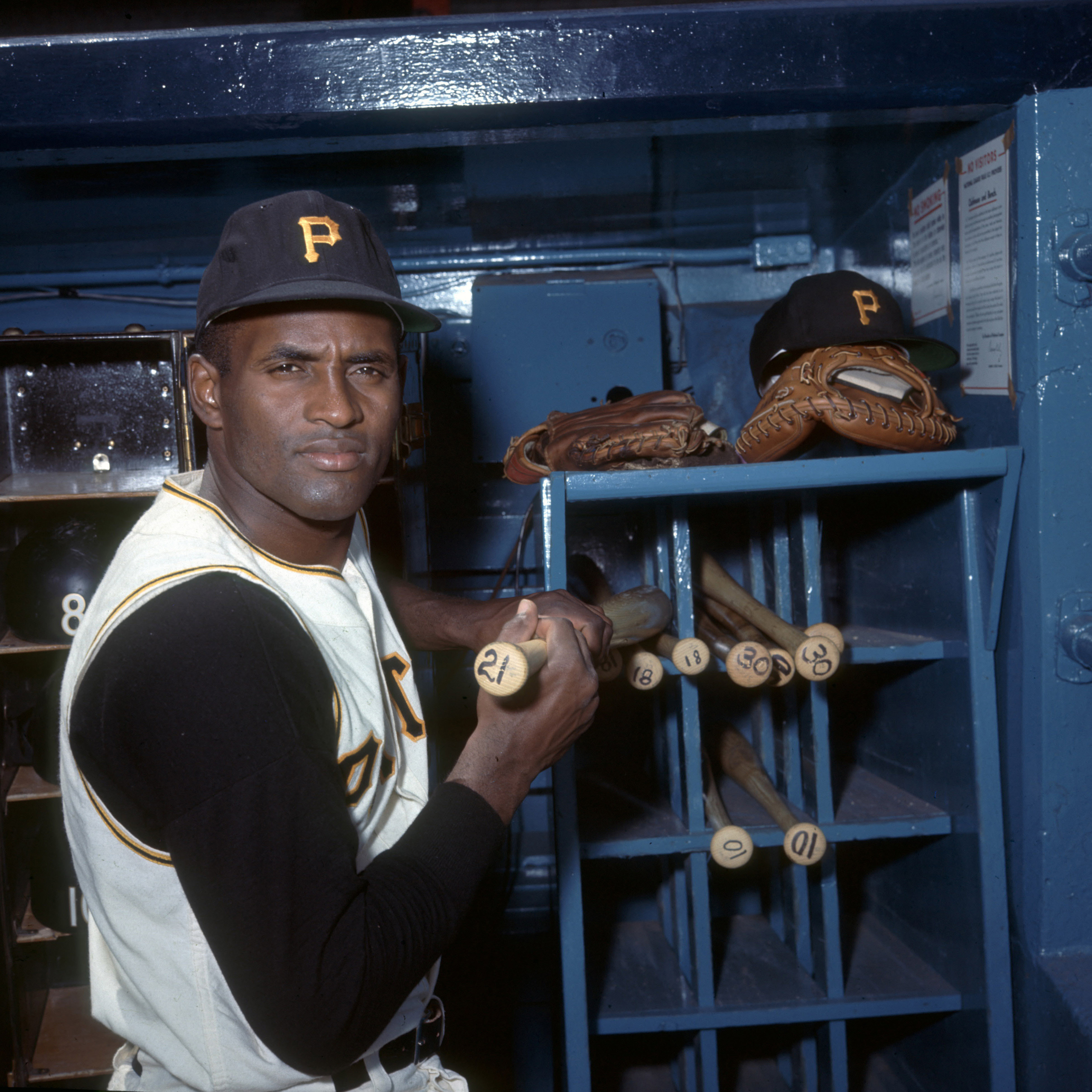 EXCLUSIVE: Mystery of Roberto Clemente’s 3000th-hit bat solved 50 years later